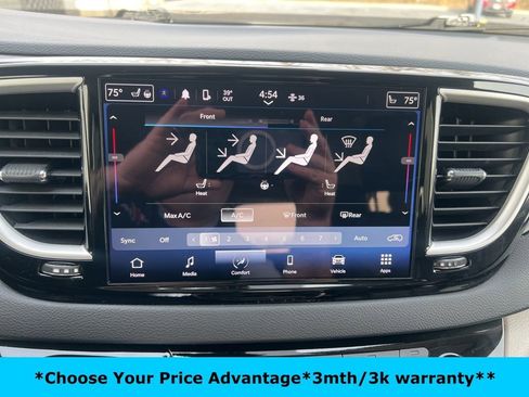 Certified 2023 Chrysler Pacifica Touring-L image 71