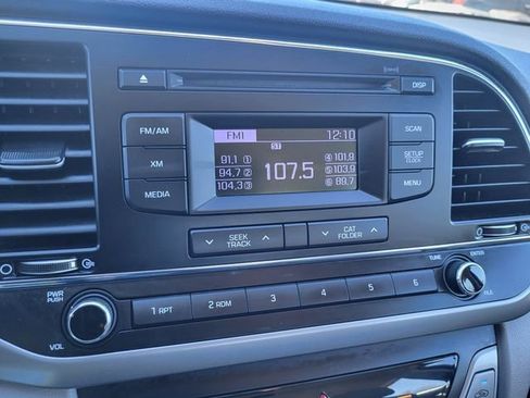 Used 2017 Hyundai Elantra SE image 15