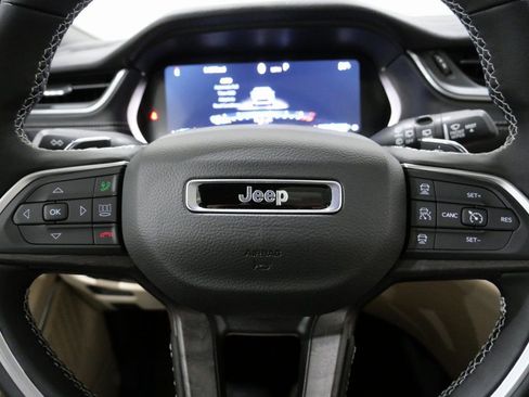 New 2025 Jeep Grand Cherokee Limited w/ Luxury Tech Group II image 17