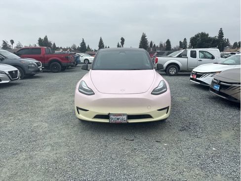 Used 2023 Tesla Model Y Long Range image 11