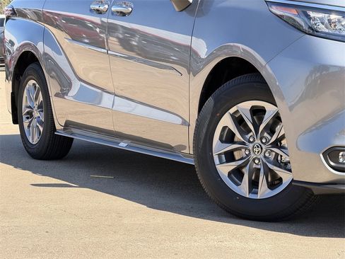 New 2026 Toyota Sienna XLE image 11
