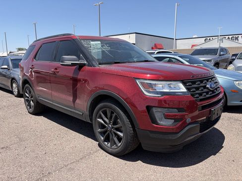 Used 2017 Ford Explorer XLT w/ Equipment Group 202A AWD/4WD image 2