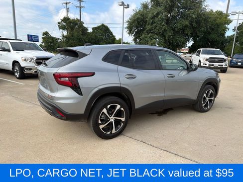 Used 2025 Chevrolet Trax RS w/ Driver Confidence Package FWD image 4