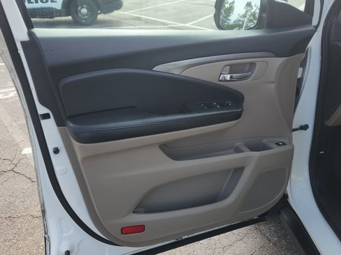 Used 2016 Honda Pilot LX image 23