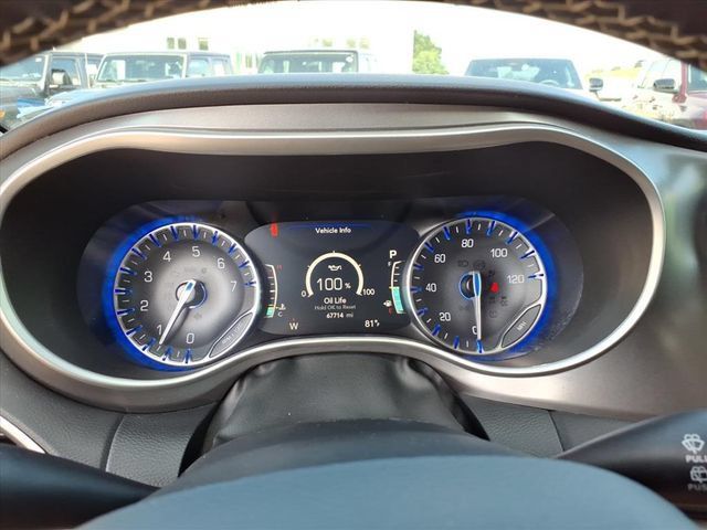 Used 2024 Chrysler Pacifica Touring-L FWD image 18
