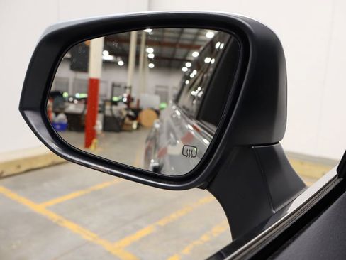 Used 2021 Toyota Highlander L image 38