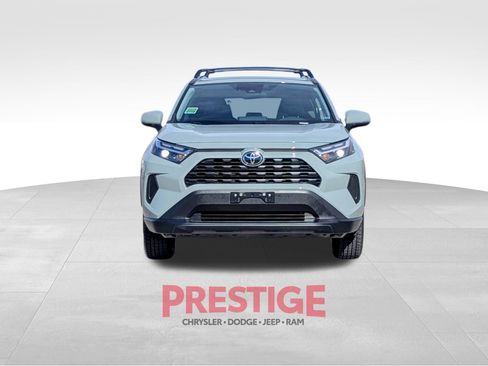 Used 2022 Toyota RAV4 XLE w/ Convenience Package AWD/4WD image 3