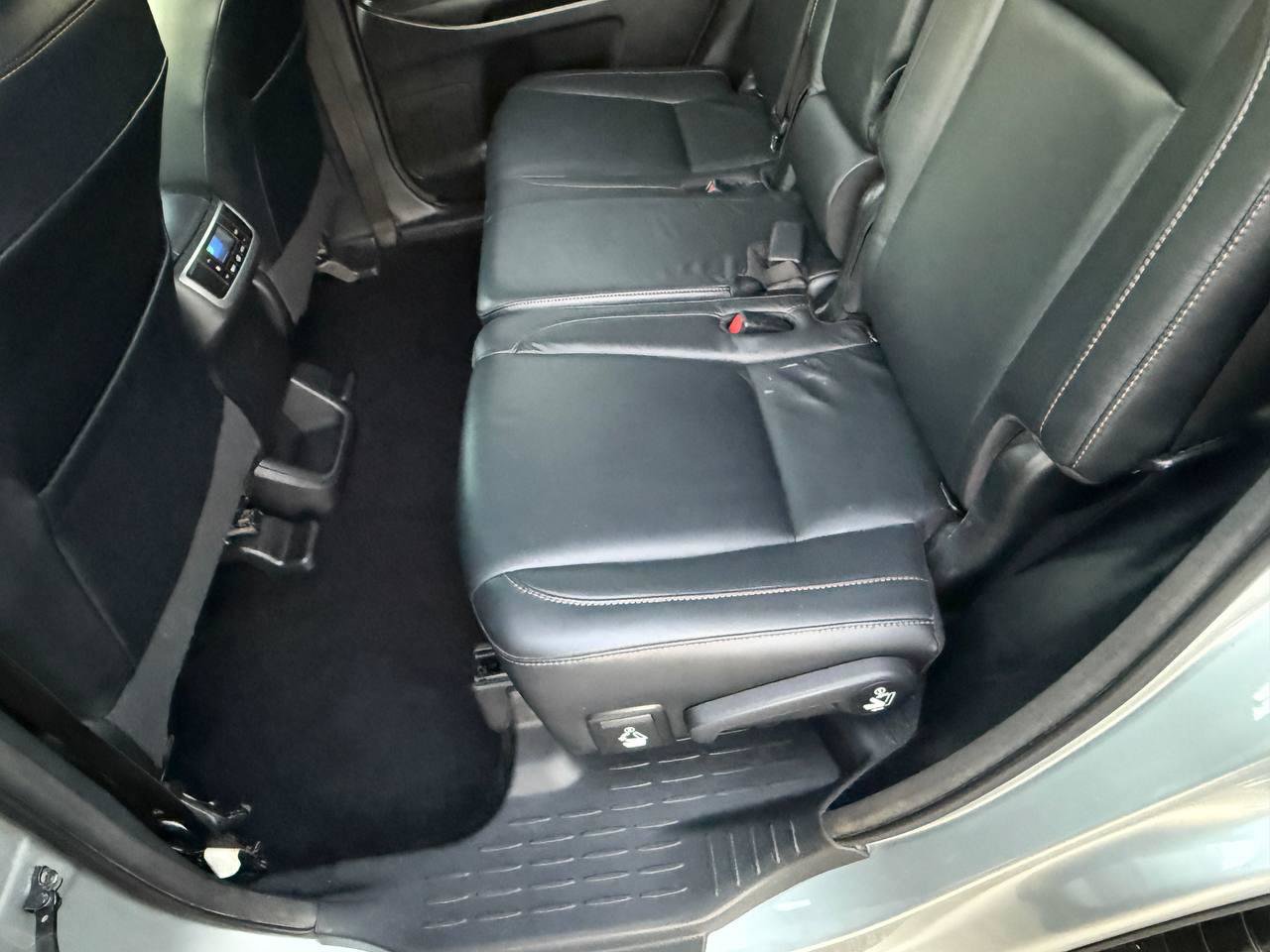 Used 2017 Toyota Highlander XLE AWD/4WD image 43