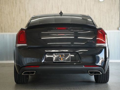 Used 2021 Chrysler 300 S w/ S Model Appearance Package RWD image 9
