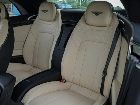 Certified 2024 Bentley Continental GT V8 image 33