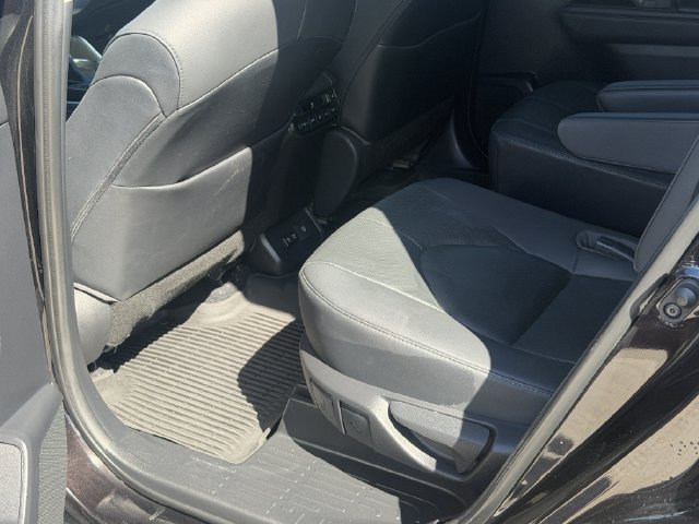 Used 2020 Toyota Highlander Platinum FWD image 23