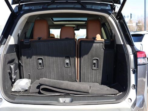 Used 2022 Nissan Pathfinder Platinum w/ Lighting Package (N93) image 23