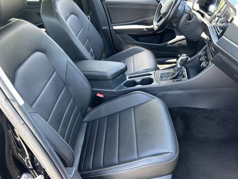 Used 2024 Volkswagen Jetta SE FWD image 9