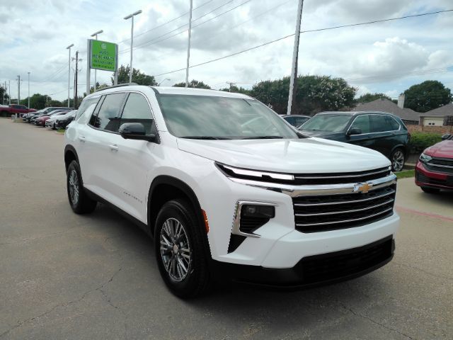 Used 2026 Chevrolet Traverse LT w/ Driver Confidence Package FWD image 4