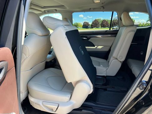 Used 2022 Toyota Highlander Limited AWD/4WD image 41