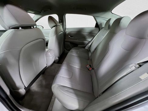 Certified 2025 Hyundai Elantra SE FWD image 24
