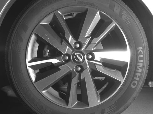 Used 2025 Nissan Versa SV FWD image 12