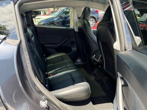 Used 2025 Tesla Model Y Long Range AWD/4WD image 18