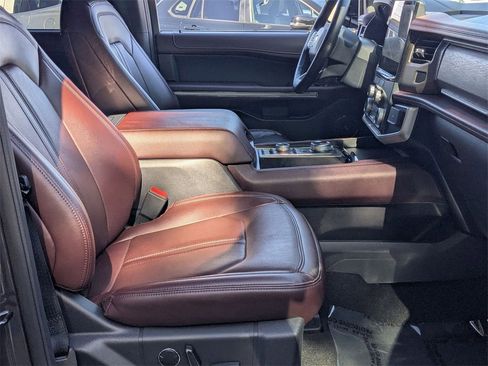 Used 2024 Ford Expedition Limited image 32