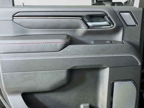 Used 2025 GMC Sierra 2500 AT4X image 32