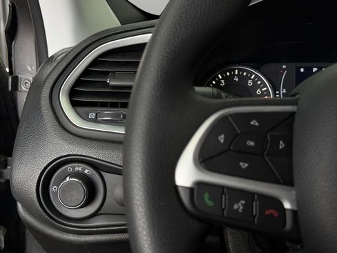 Used 2021 Jeep Renegade Sport FWD image 21