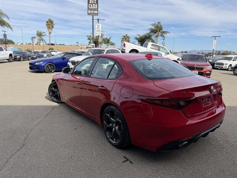Used 2018 Alfa Romeo Giulia Ti Sport w/ Quick Order Package 22U Sport RWD image 5
