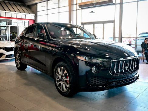 Used 2020 Maserati Levante image 3