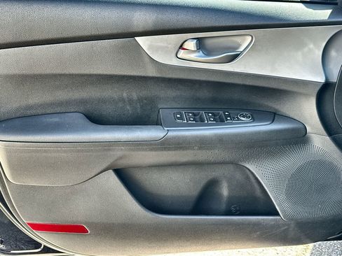 Used 2023 Kia Forte LXS image 28