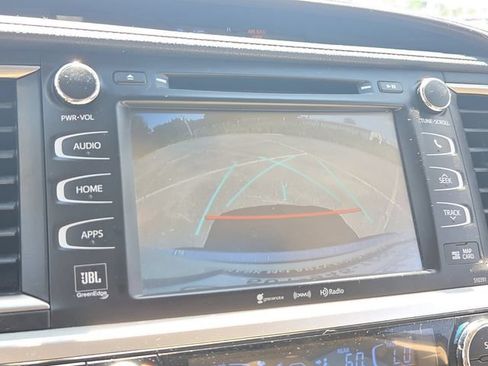 Used 2019 Toyota Highlander Limited FWD image 21