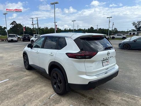 Used 2026 Nissan Rogue SV w/ Cold Weather Package FWD image 5