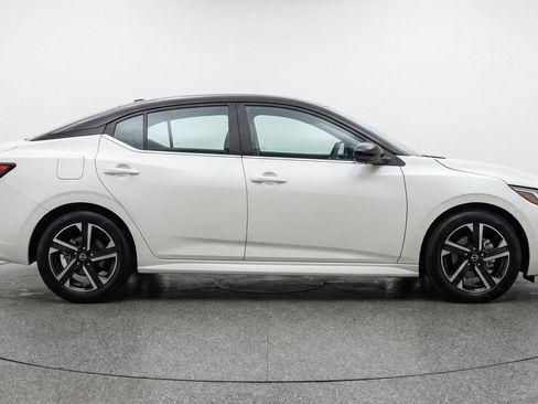 Used 2025 Nissan Sentra SV FWD image 11