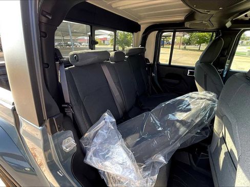New 2025 Jeep Gladiator Sport image 21