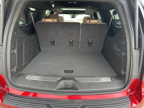 Used 2024 Chevrolet Suburban Premier w/ Premium Package RWD image 19