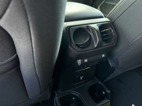Used 2020 Jeep Wrangler Unlimited Sahara AWD/4WD image 21