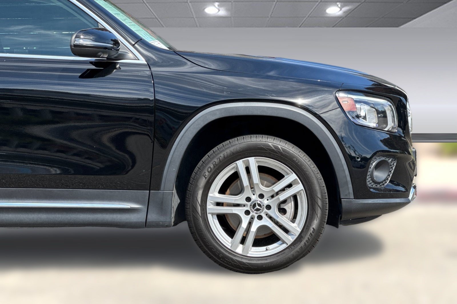 Used 2023 Mercedes-Benz GLB 250 image 33