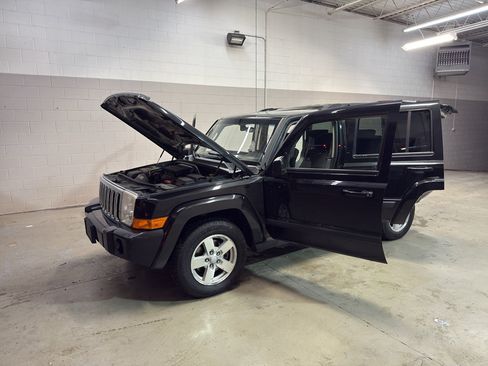 Used 2008 Jeep Commander Sport AWD/4WD image 11