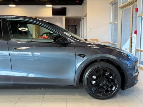 Used 2020 Tesla Model Y Long Range image 16