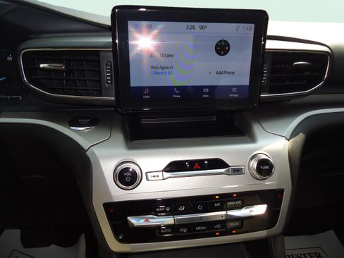 Used 2022 Ford Explorer XLT w/ Equipment Group 202A image 15