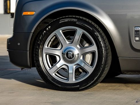 Used 2014 Rolls-Royce Phantom Sedan image 89