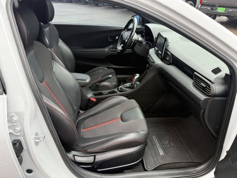 Used 2020 Hyundai Veloster Turbo FWD image 18