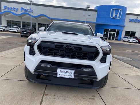 Used 2026 Toyota Tacoma TRD Sport RWD image 3