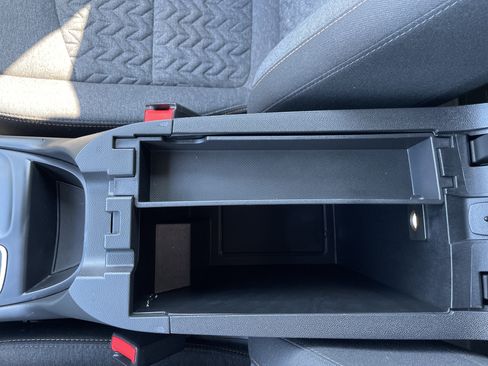 Used 2022 Chevrolet Equinox LT w/ Driver Convenience Package image 39