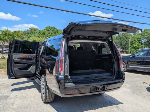 Used 2018 Cadillac Escalade ESV Luxury RWD image 16