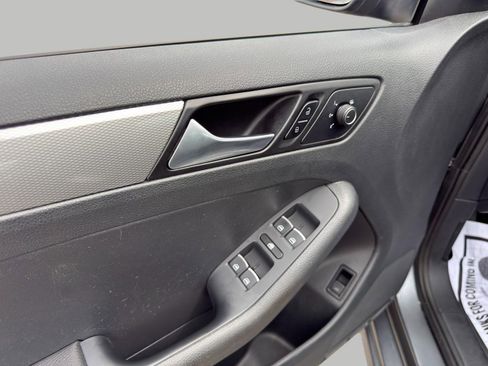 Used 2016 Volkswagen Jetta SE FWD image 10