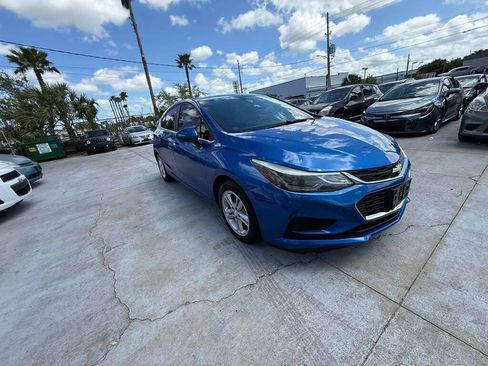 Used 2017 Chevrolet Cruze LT w/ Sun And Sound Package FWD image 2