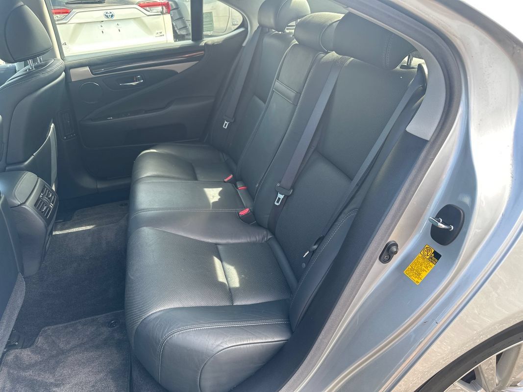 Used 2014 Lexus LS 460 w/ Comfort Package RWD image 24