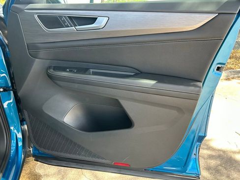 Used 2024 Volkswagen Atlas Cross Sport SE w/ Panoramic Sunroof Package FWD image 45
