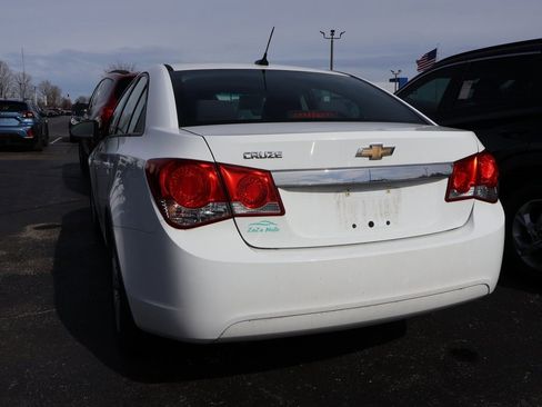 Used 2014 Chevrolet Cruze LS image 11