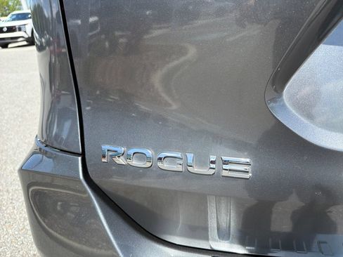 Used 2019 Nissan Rogue SV w/ Premium Package FWD image 11