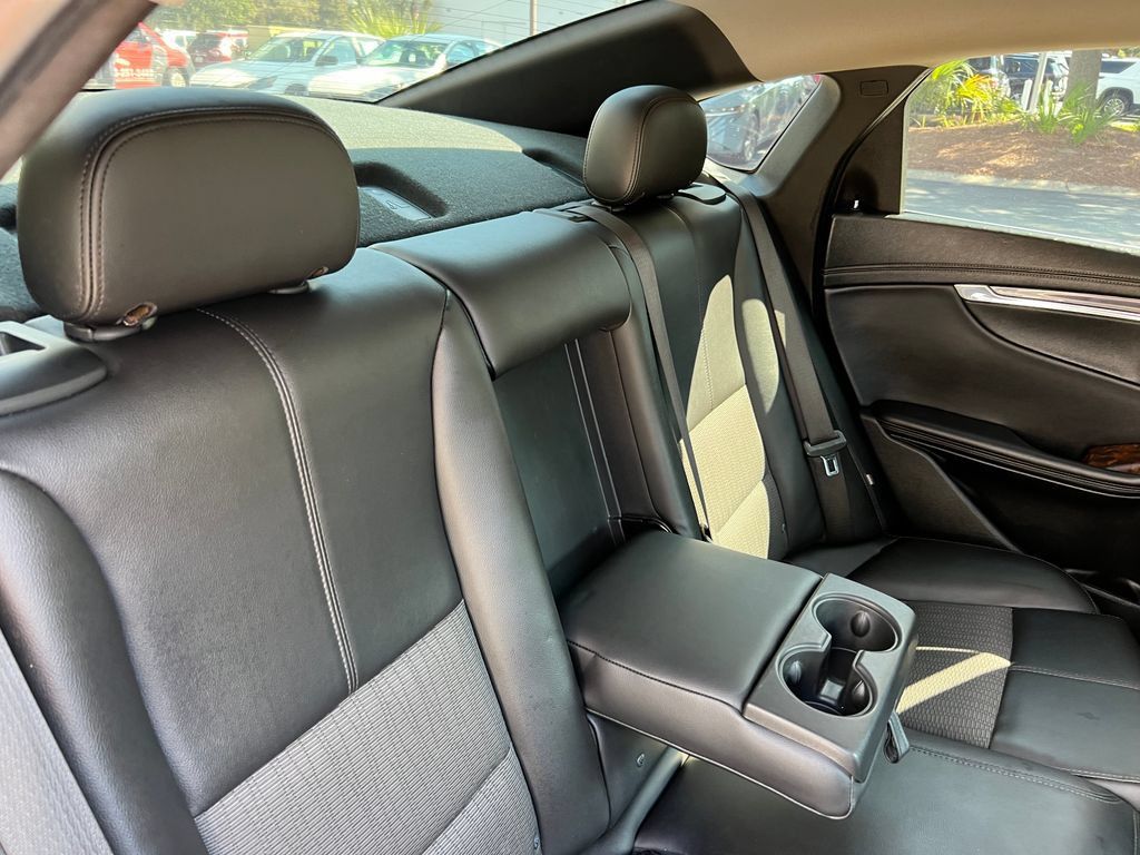 Used 2015 Chevrolet Impala LT w/ Convenience Package FWD image 19
